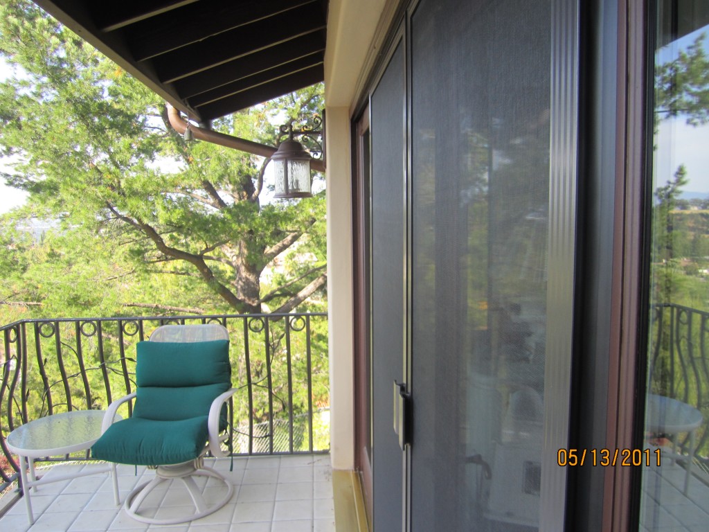 Exterior View Double Sliding Screen Doors in Thousand Oaks | mobile scren service installing screen doors in thousand oaks