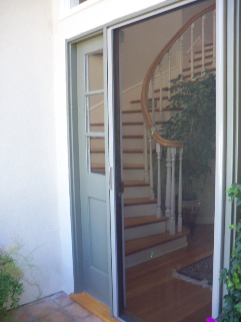 Sherman Oaks Screen Doors | Mobile Screen Service in Sherman Oaks installers of Retractable Screen Doors