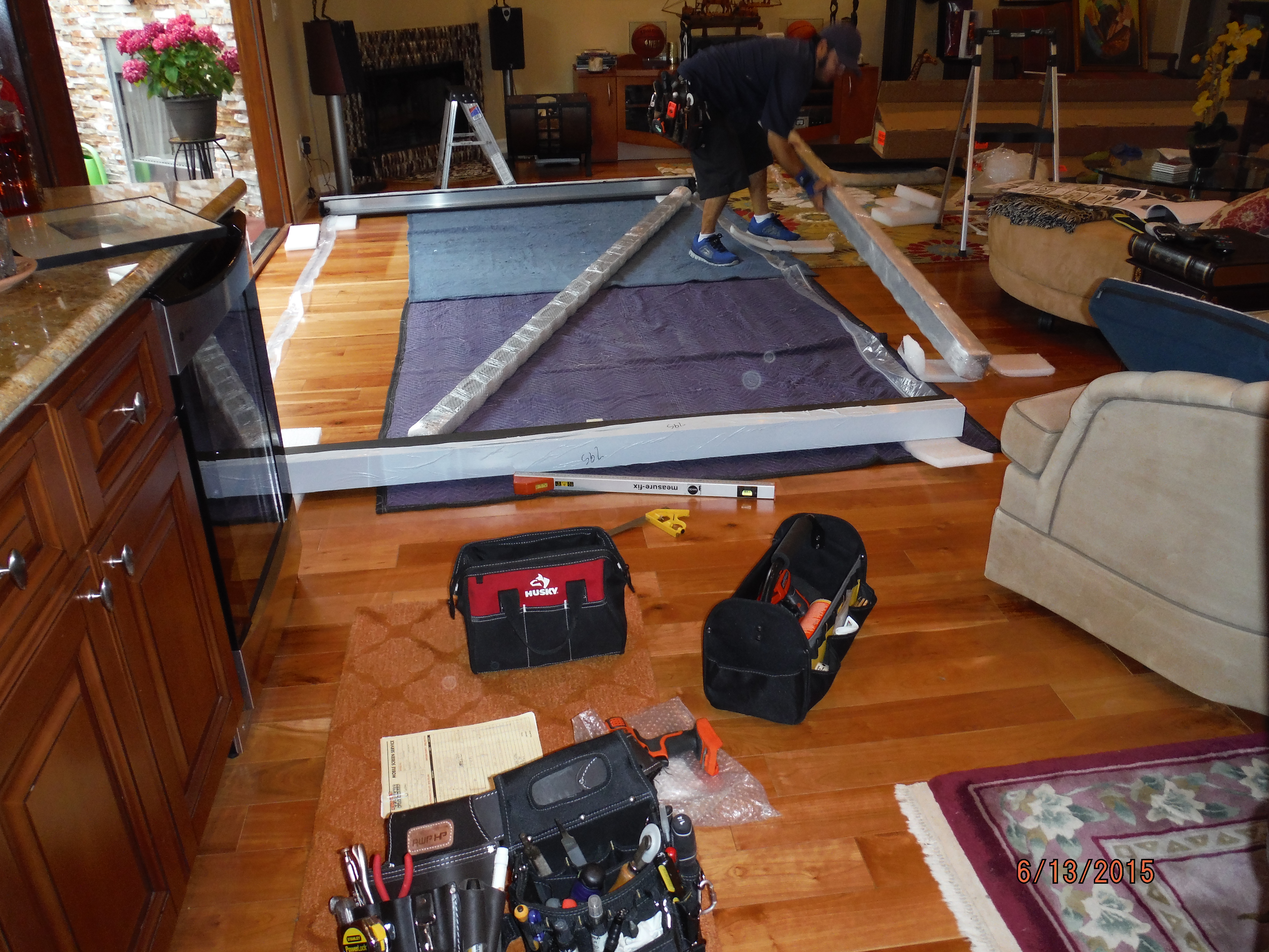 Installation of Centor Arquitectural Screen for BiFolding Glass Doors